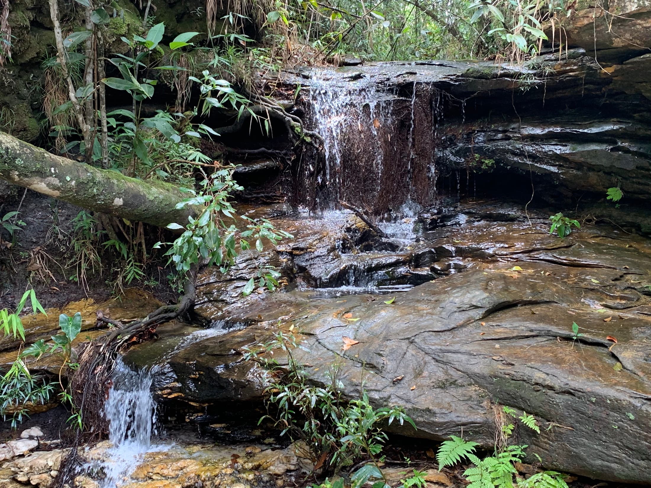 Queda d'água próxima ao Mirante Peixe Tolo