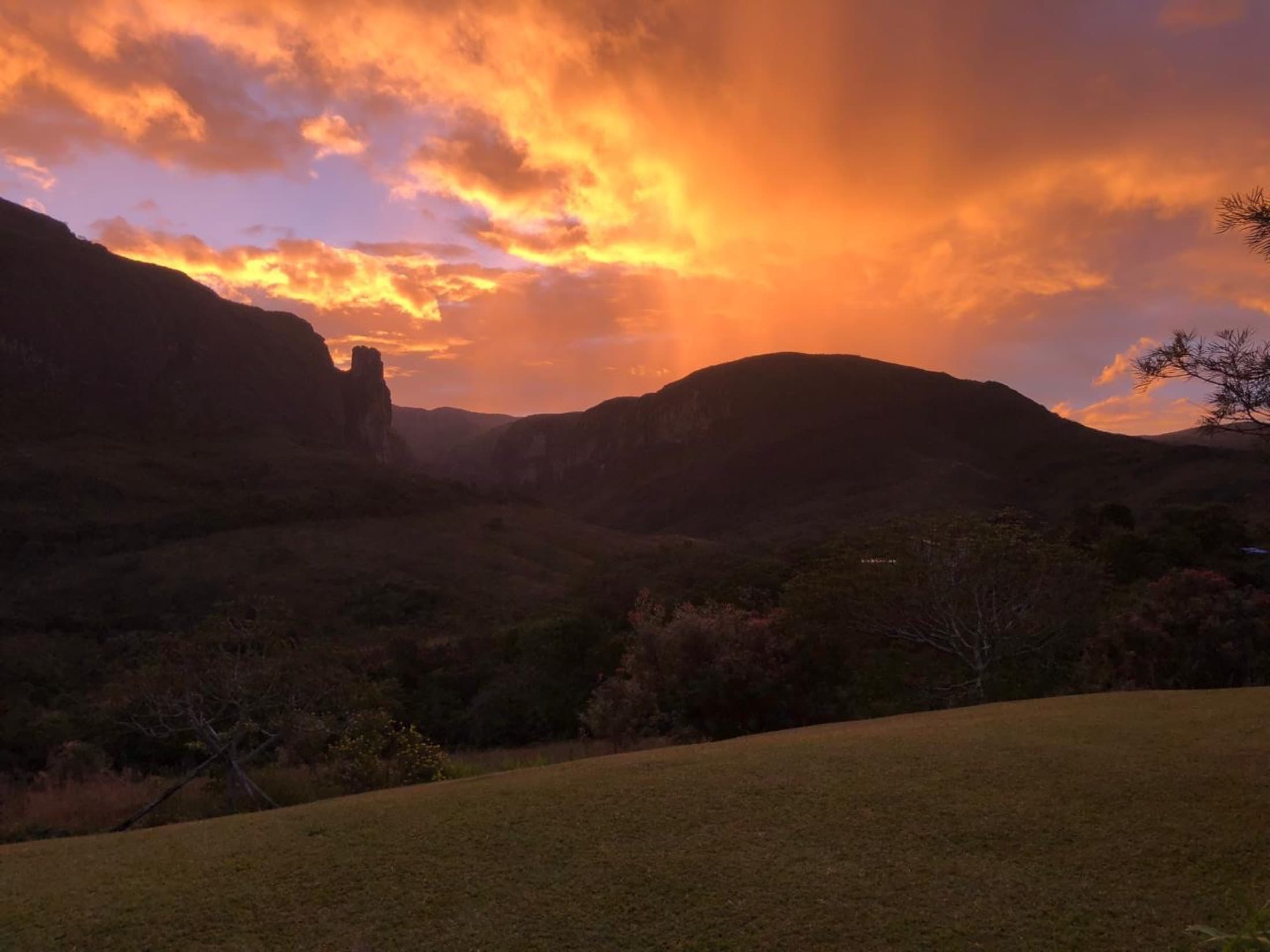Pôr do sol visto do Mirante Peixe Tolo